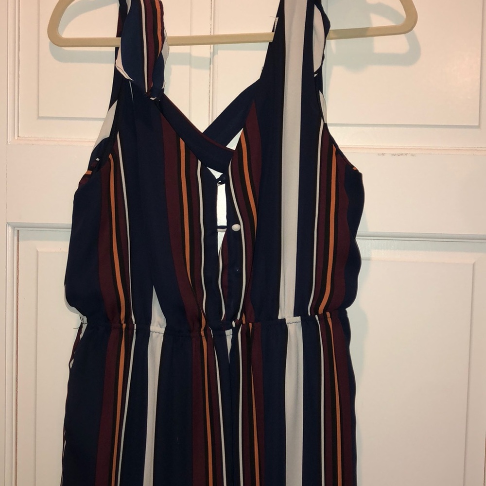 Jumpsuit Capri style fits between 6-8 size